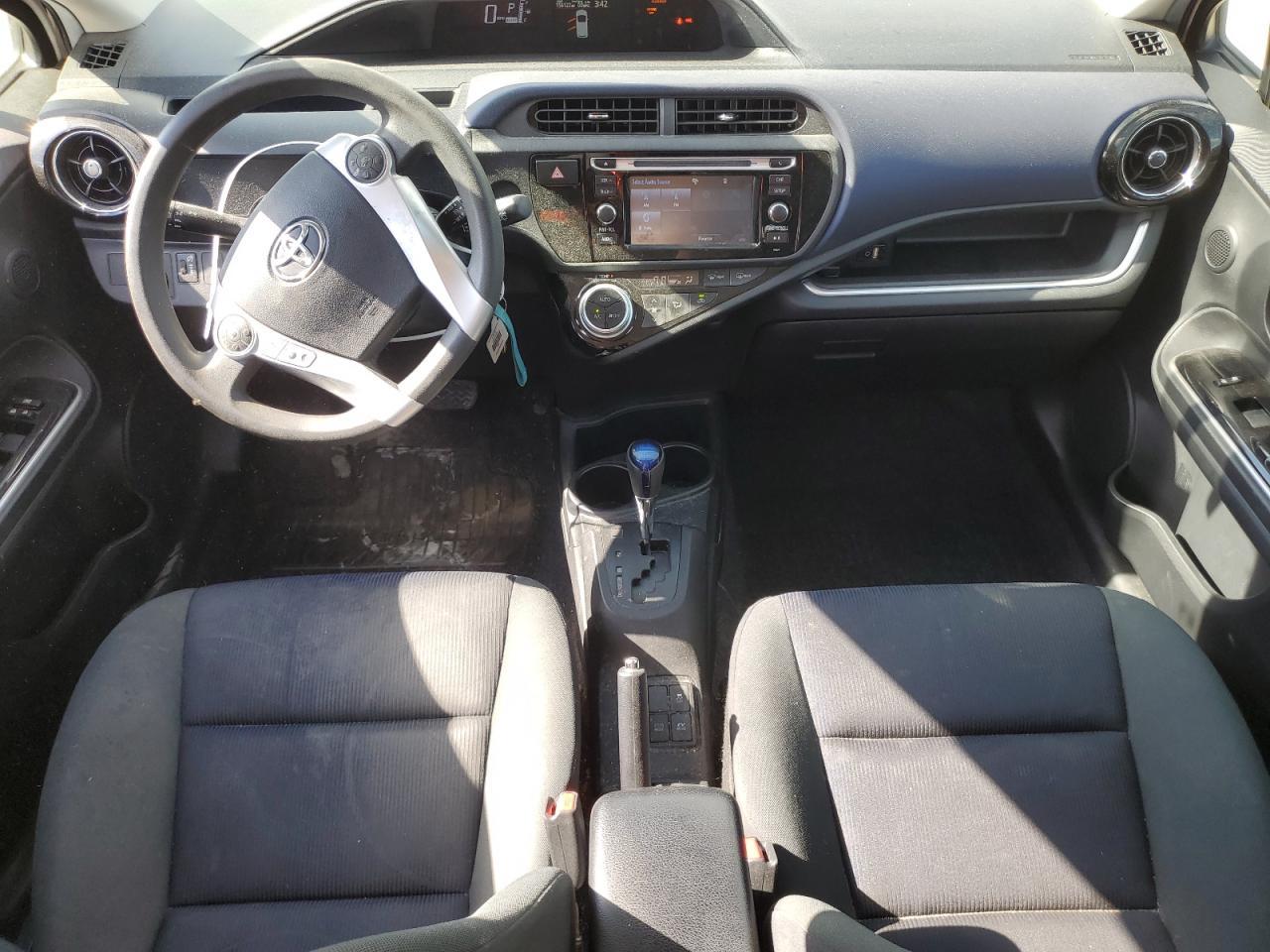 2016 TOYOTA Prius c