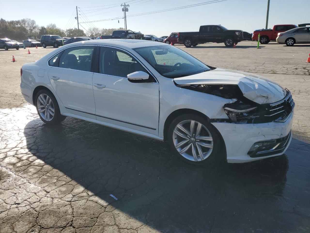 2017 VOLKSWAGEN Passat