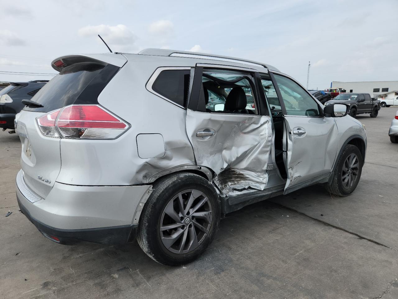 2016 NISSAN ROGUE