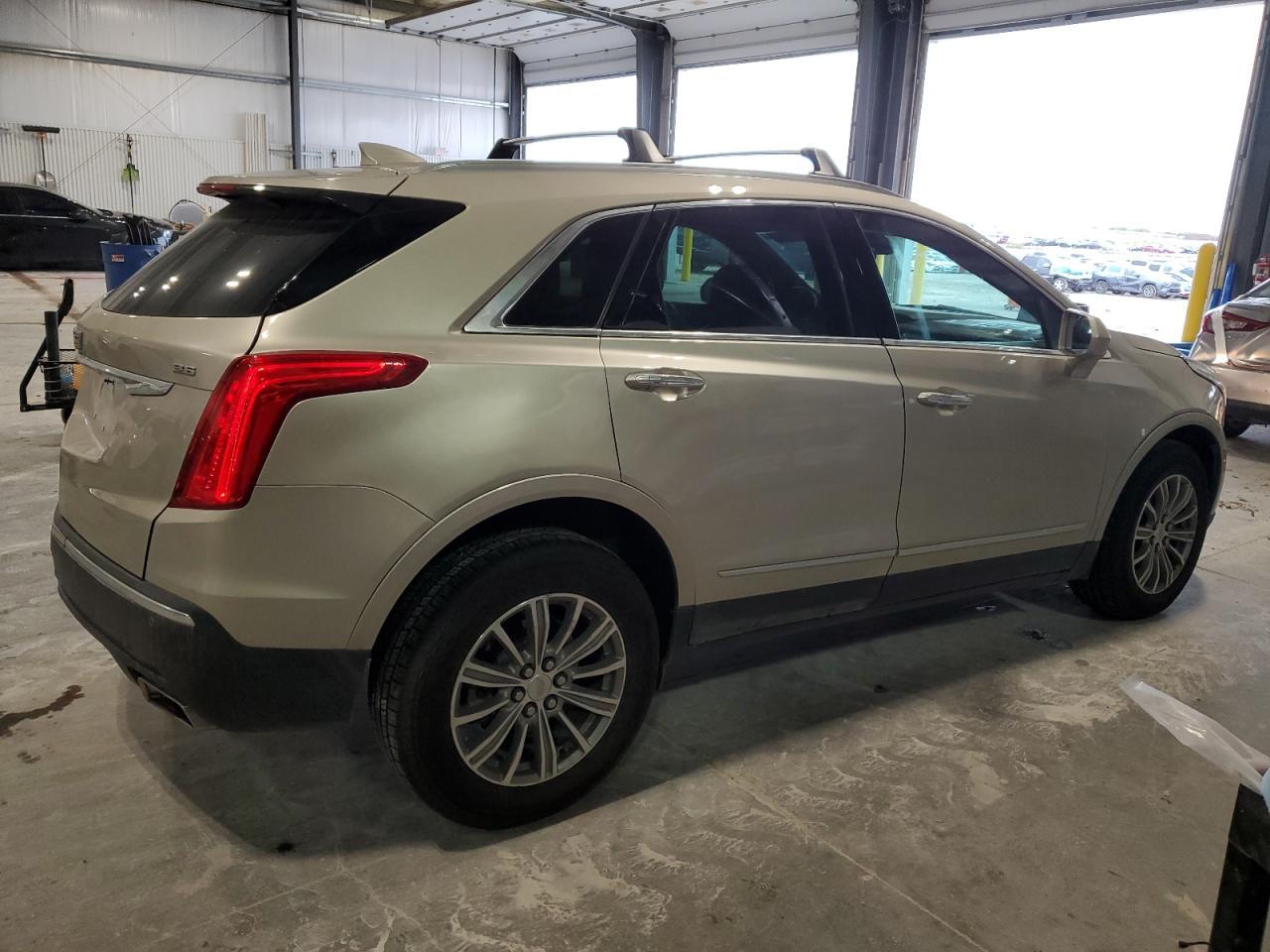 2017 CADILLAC XT5