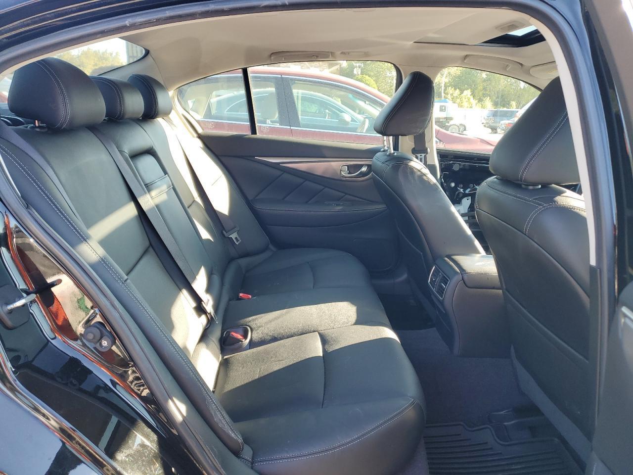 2015 INFINITI Q50