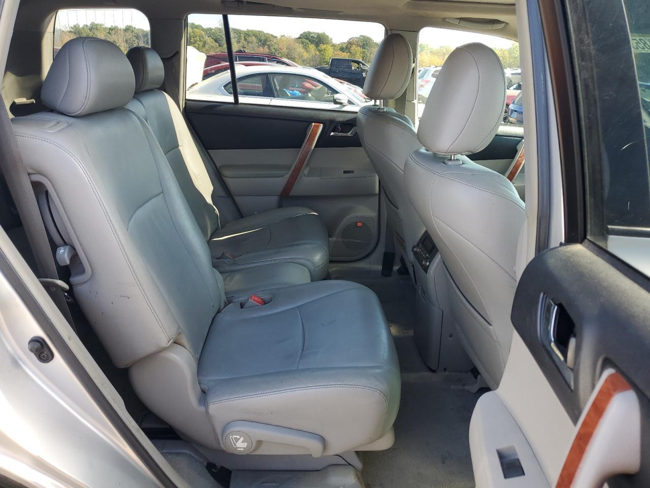 2010 TOYOTA HIGHLANDER