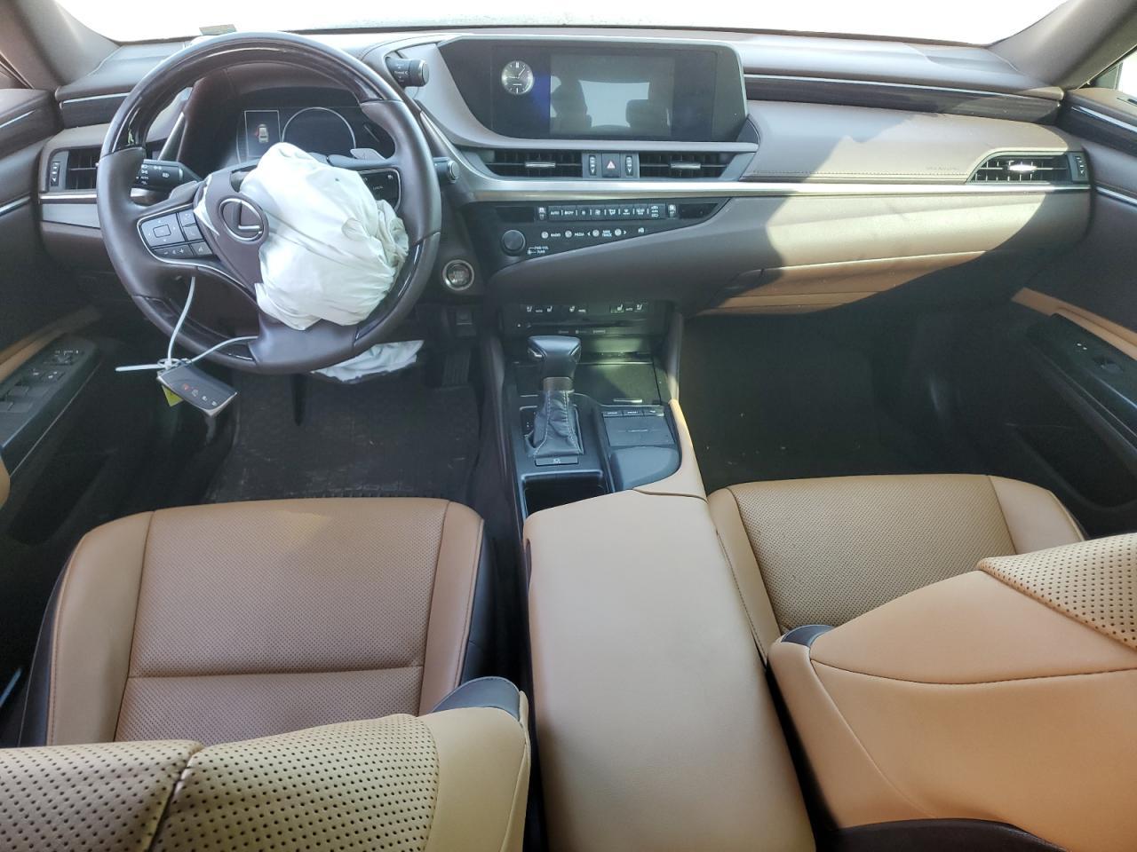 2020 LEXUS Es