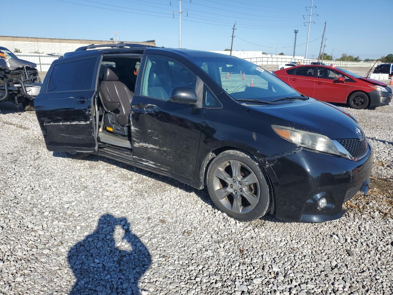 2011 TOYOTA SIENNA