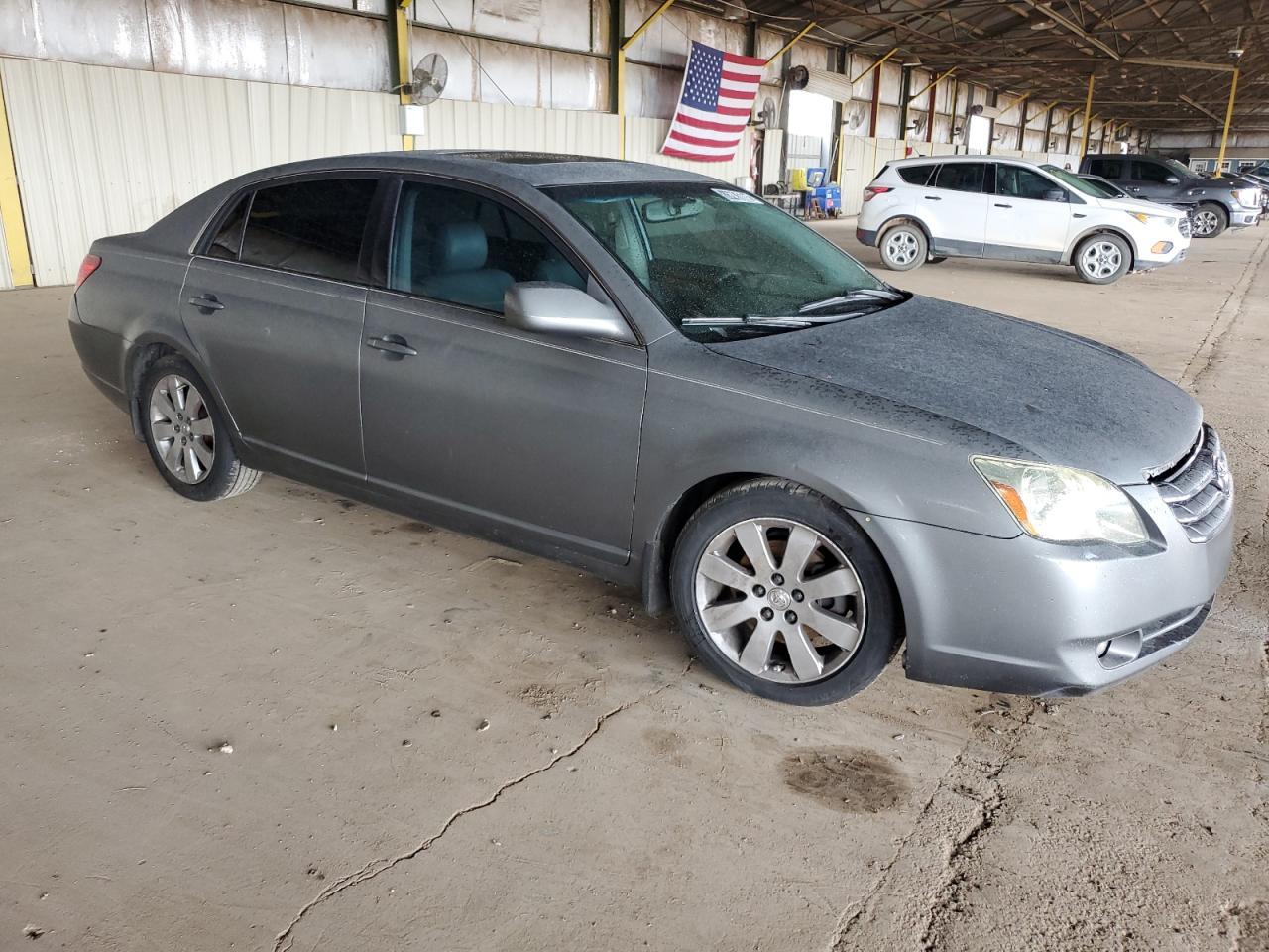 2005 TOYOTA Avalon