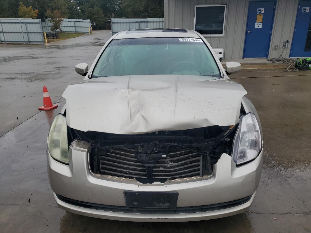 2005 NISSAN Maxima