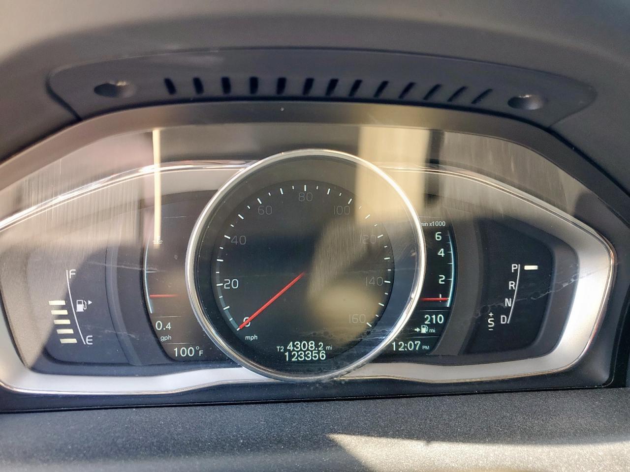 2015 VOLVO XC60