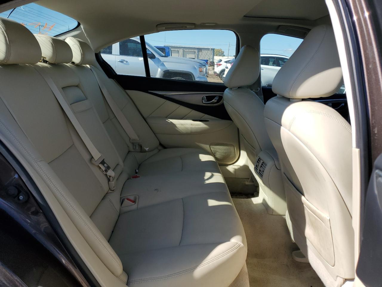 2015 INFINITI Q50