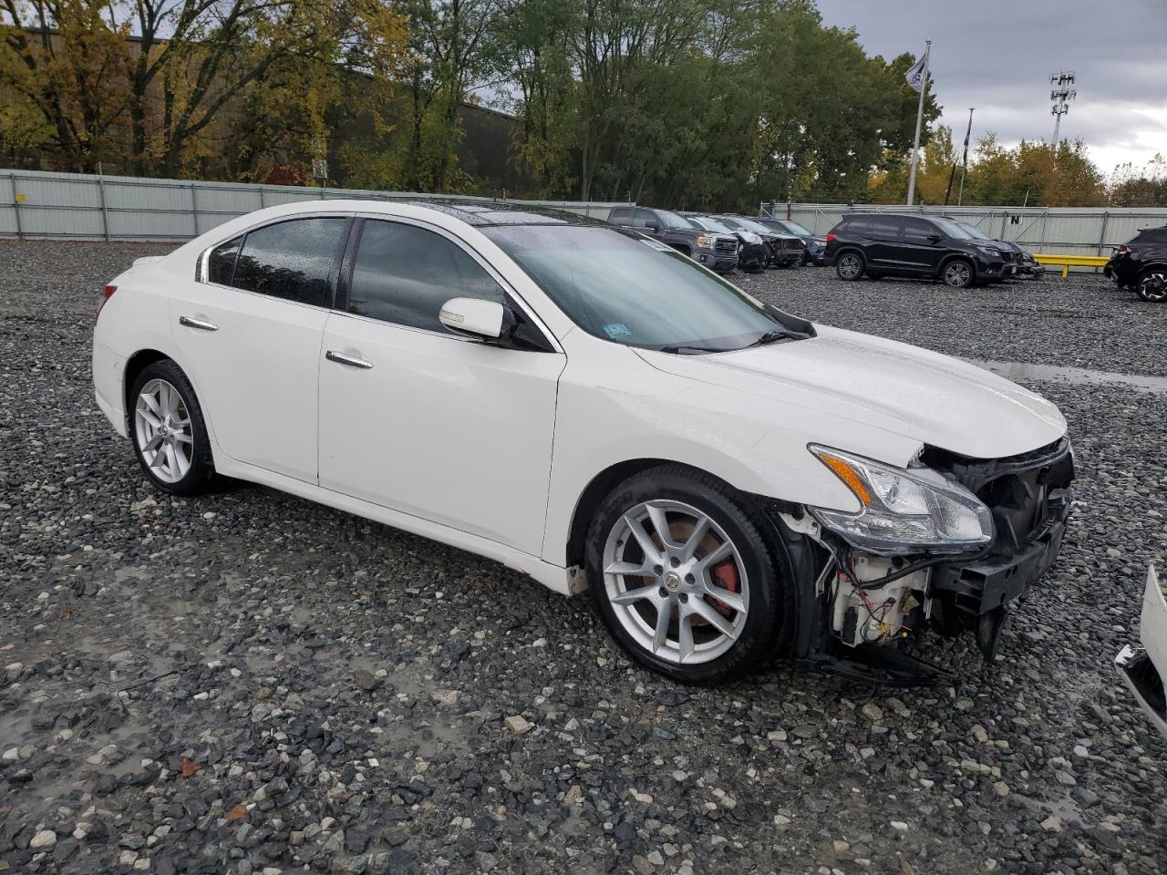 2011 NISSAN Maxima