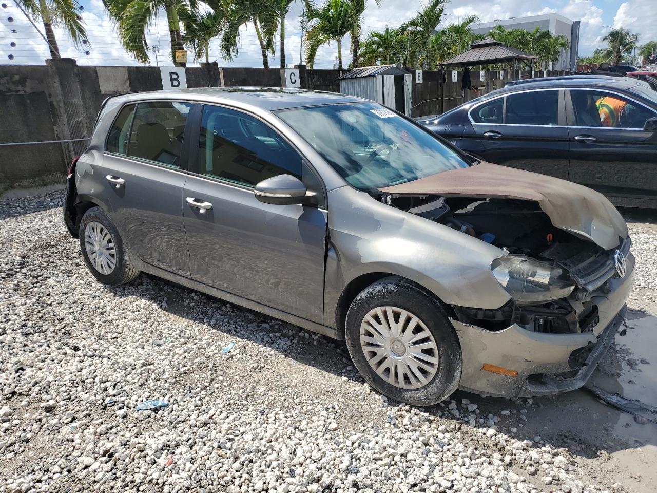 2011 VOLKSWAGEN GOLF