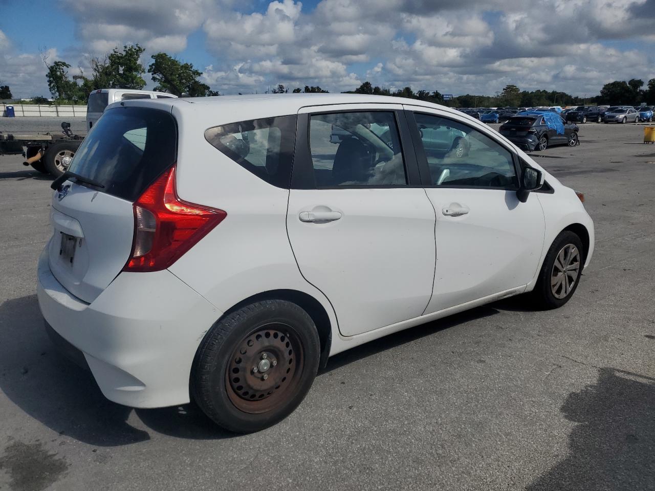 2017 NISSAN Versa Note