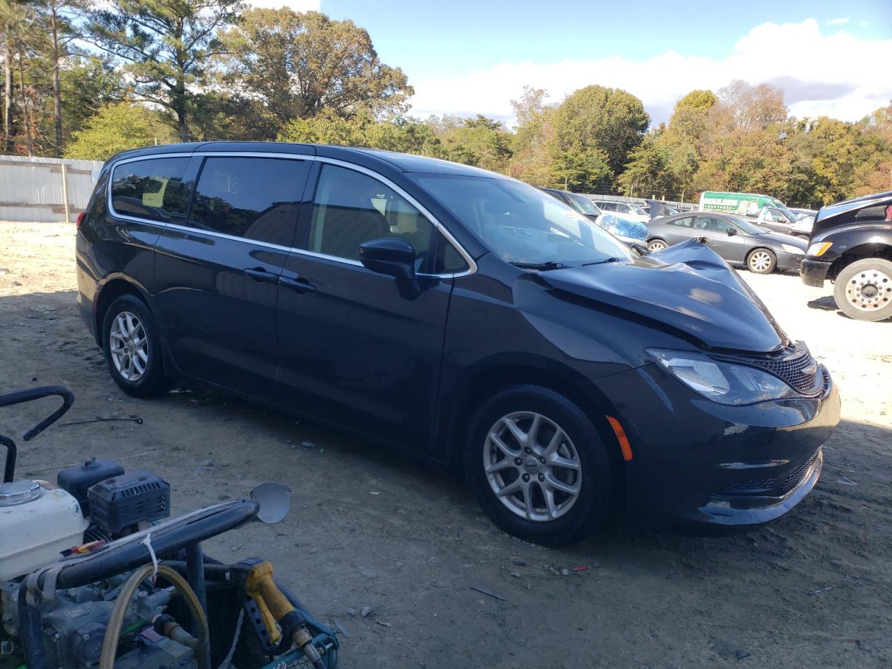 2022 CHRYSLER Voyager
