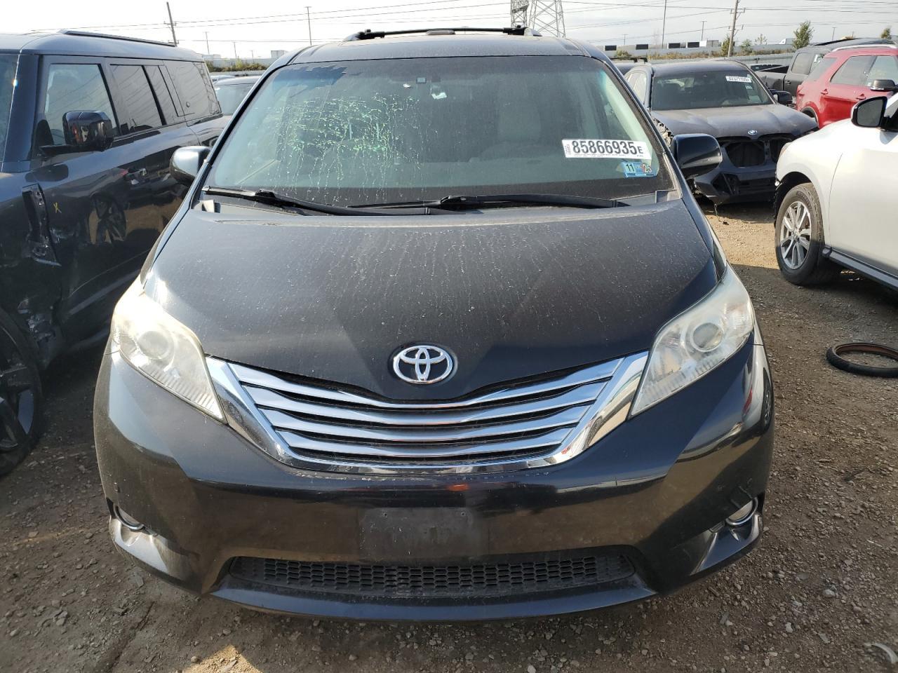 2012 TOYOTA SIENNA
