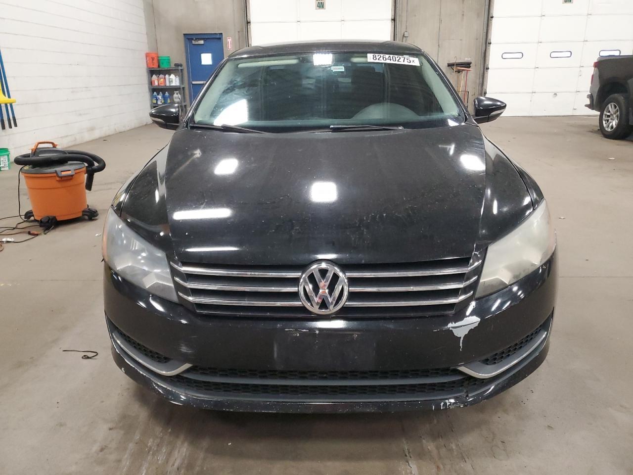 2012 VOLKSWAGEN Passat