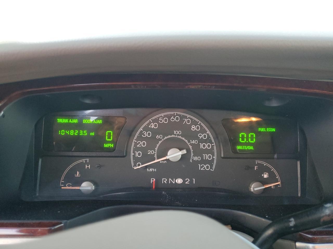 2004 LINCOLN Town Car