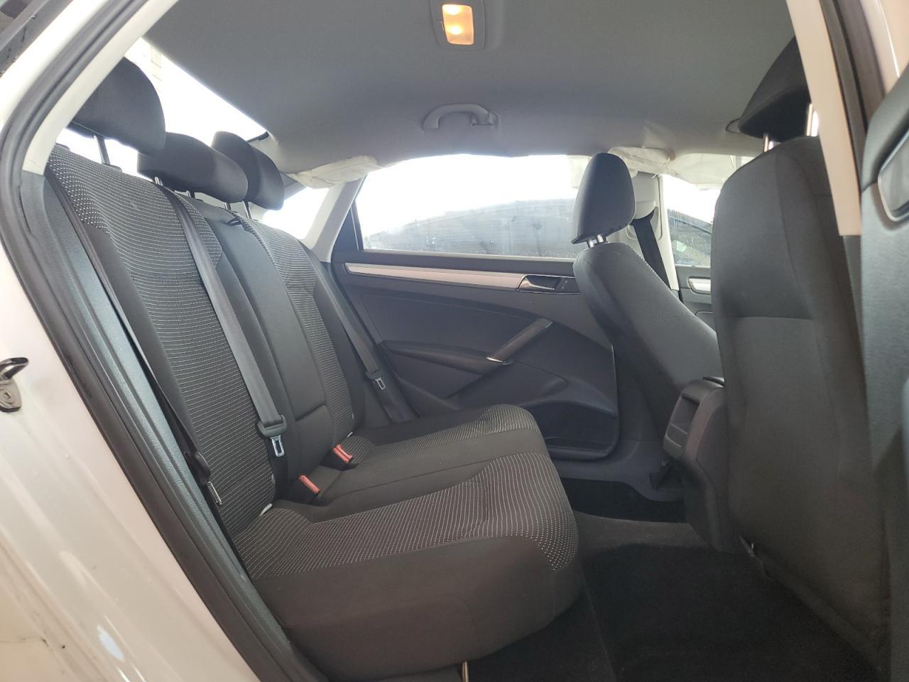 2017 VOLKSWAGEN Passat