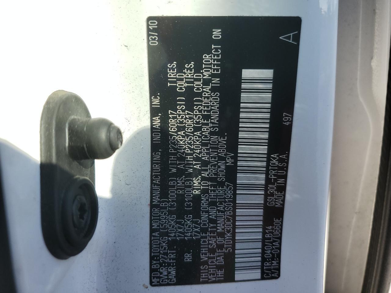 2011 TOYOTA SIENNA
