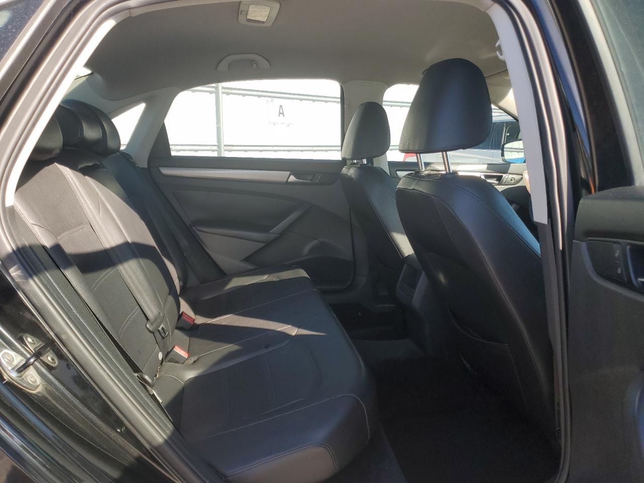 2014 VOLKSWAGEN Passat