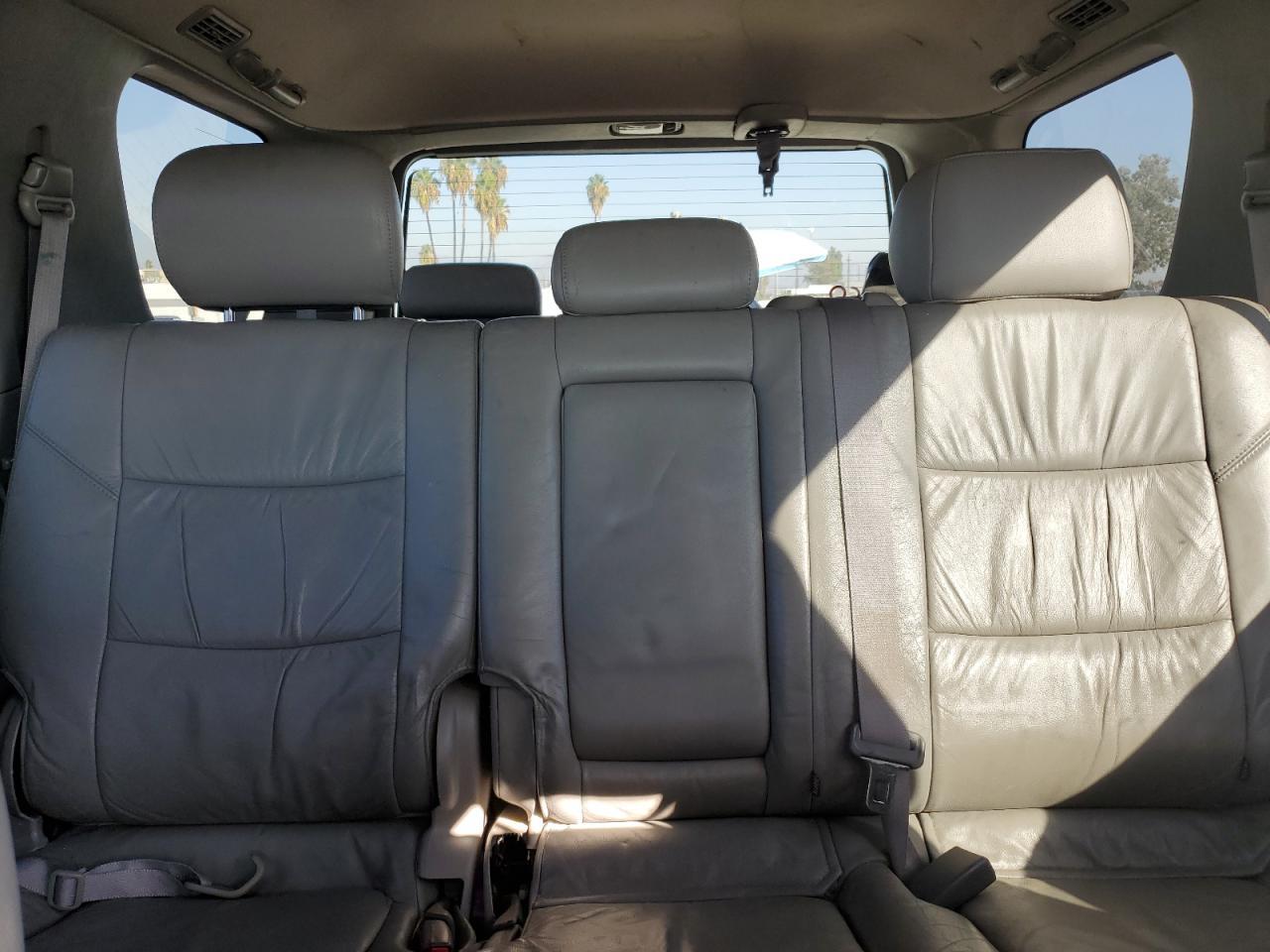 2004 TOYOTA Sequoia