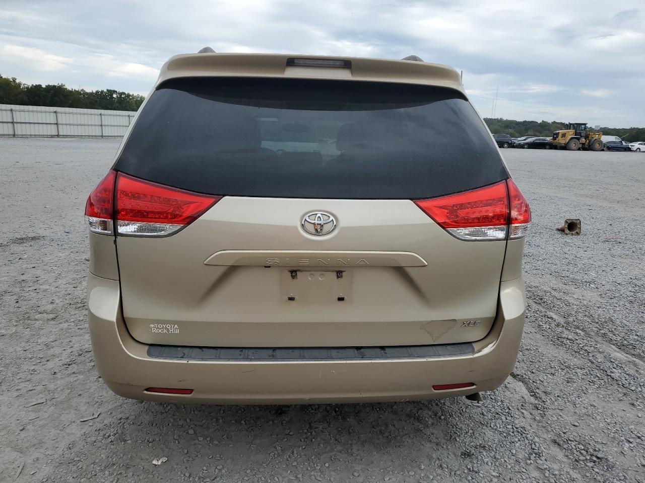 2013 TOYOTA SIENNA
