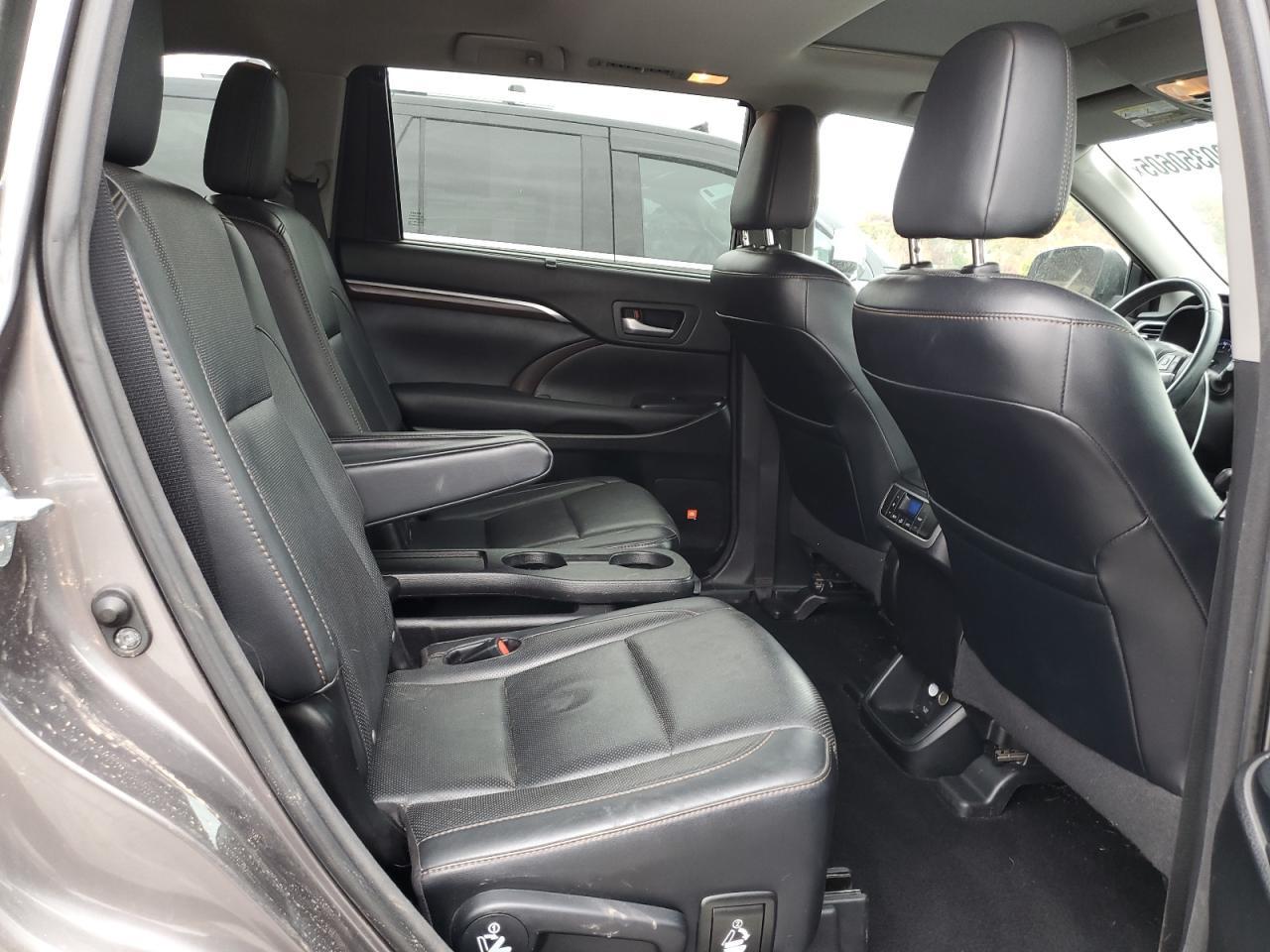2016 TOYOTA HIGHLANDER