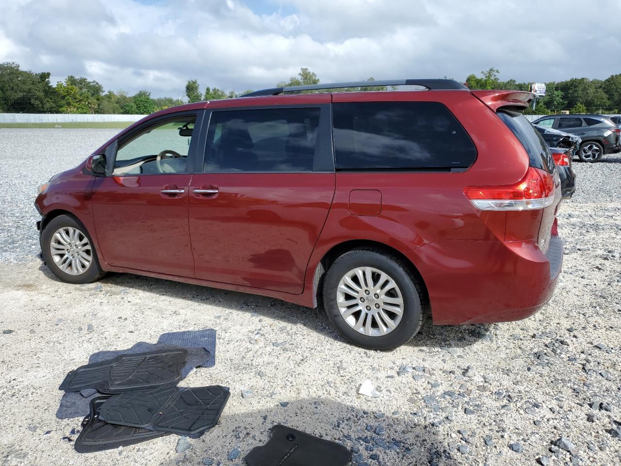2014 TOYOTA SIENNA