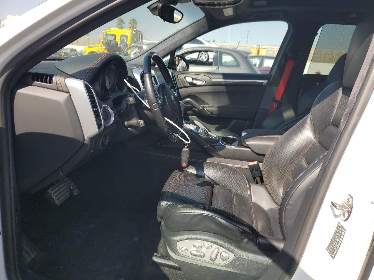 2014 PORSCHE CAYENNE