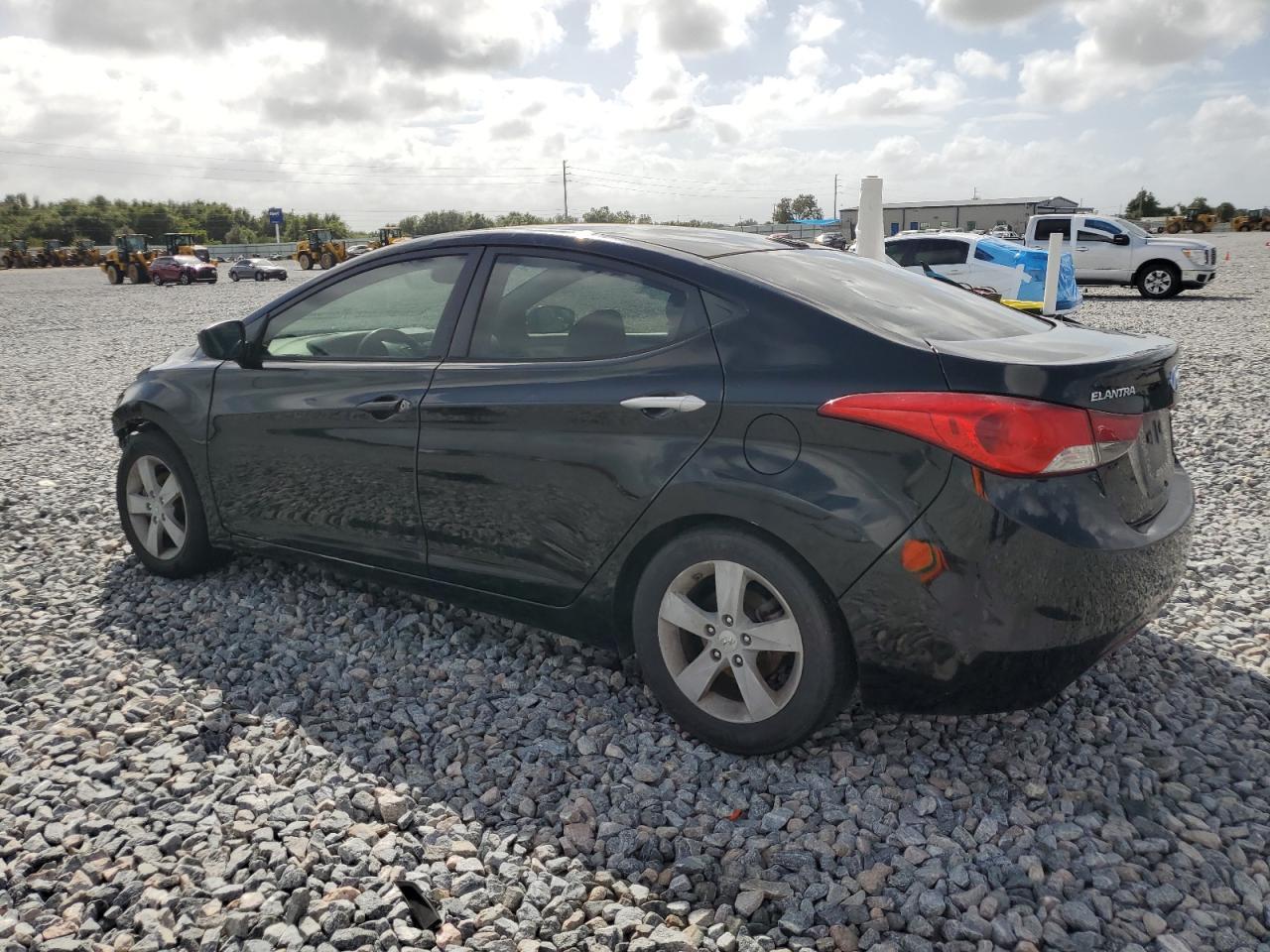 2013 HYUNDAI ELANTRA