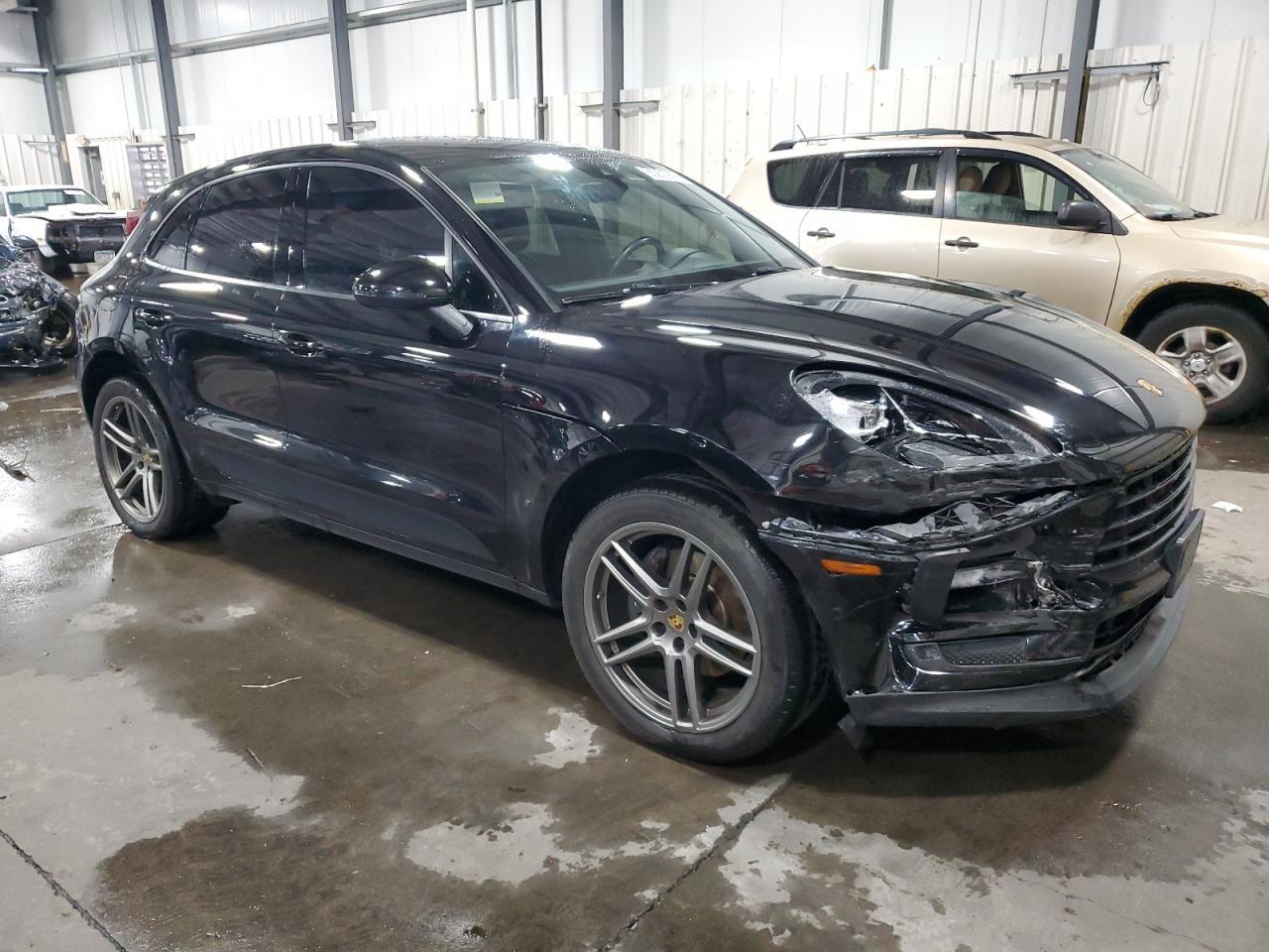 2019 PORSCHE Macan