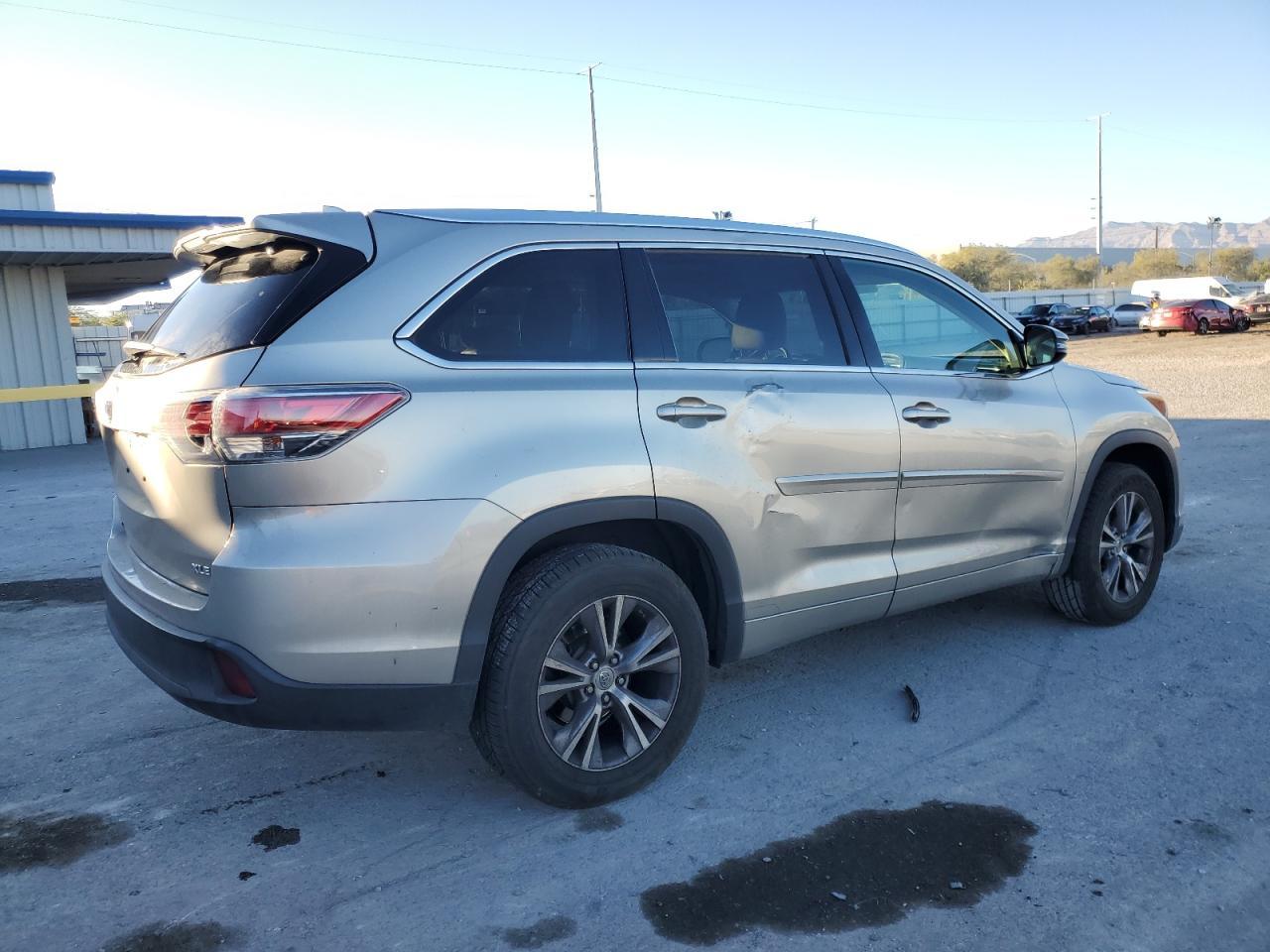 2015 TOYOTA HIGHLANDER