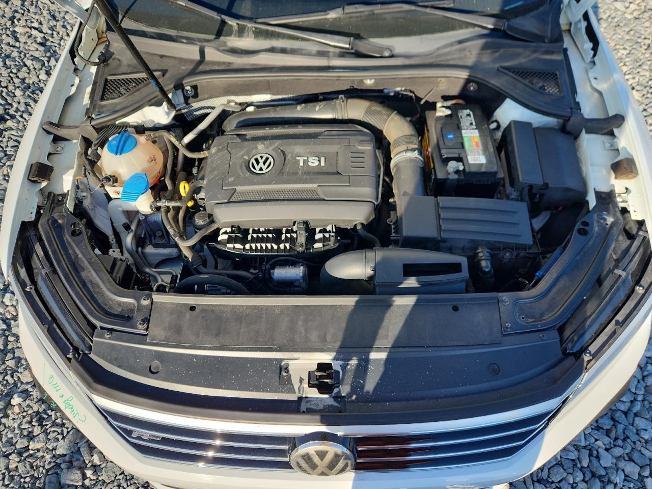 2017 VOLKSWAGEN Passat