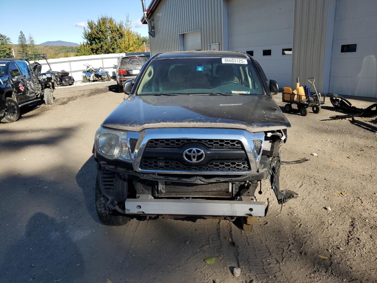 2011 TOYOTA TACOMA