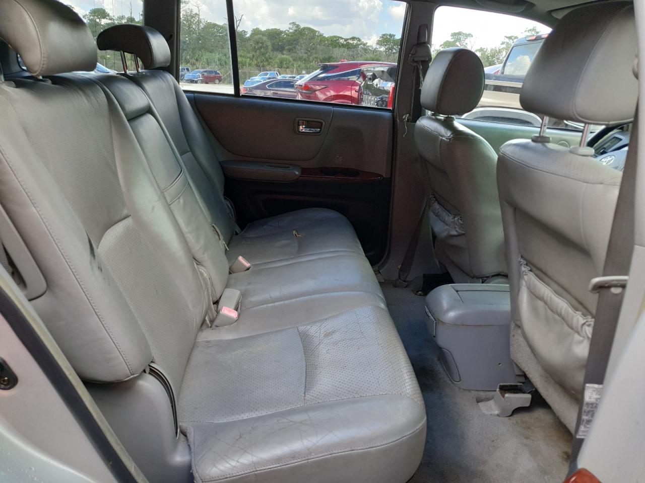 2004 TOYOTA HIGHLANDER