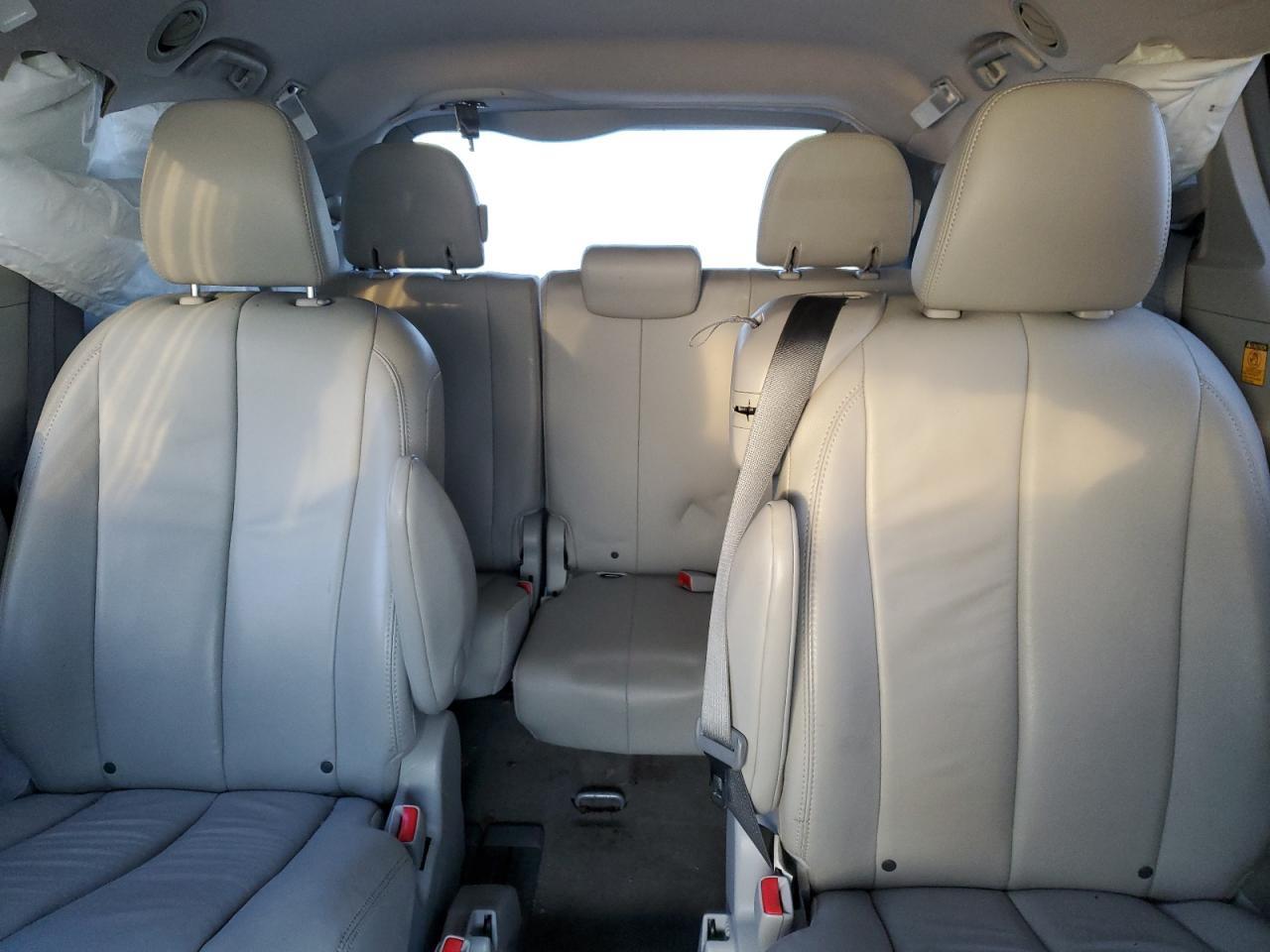 2013 TOYOTA SIENNA