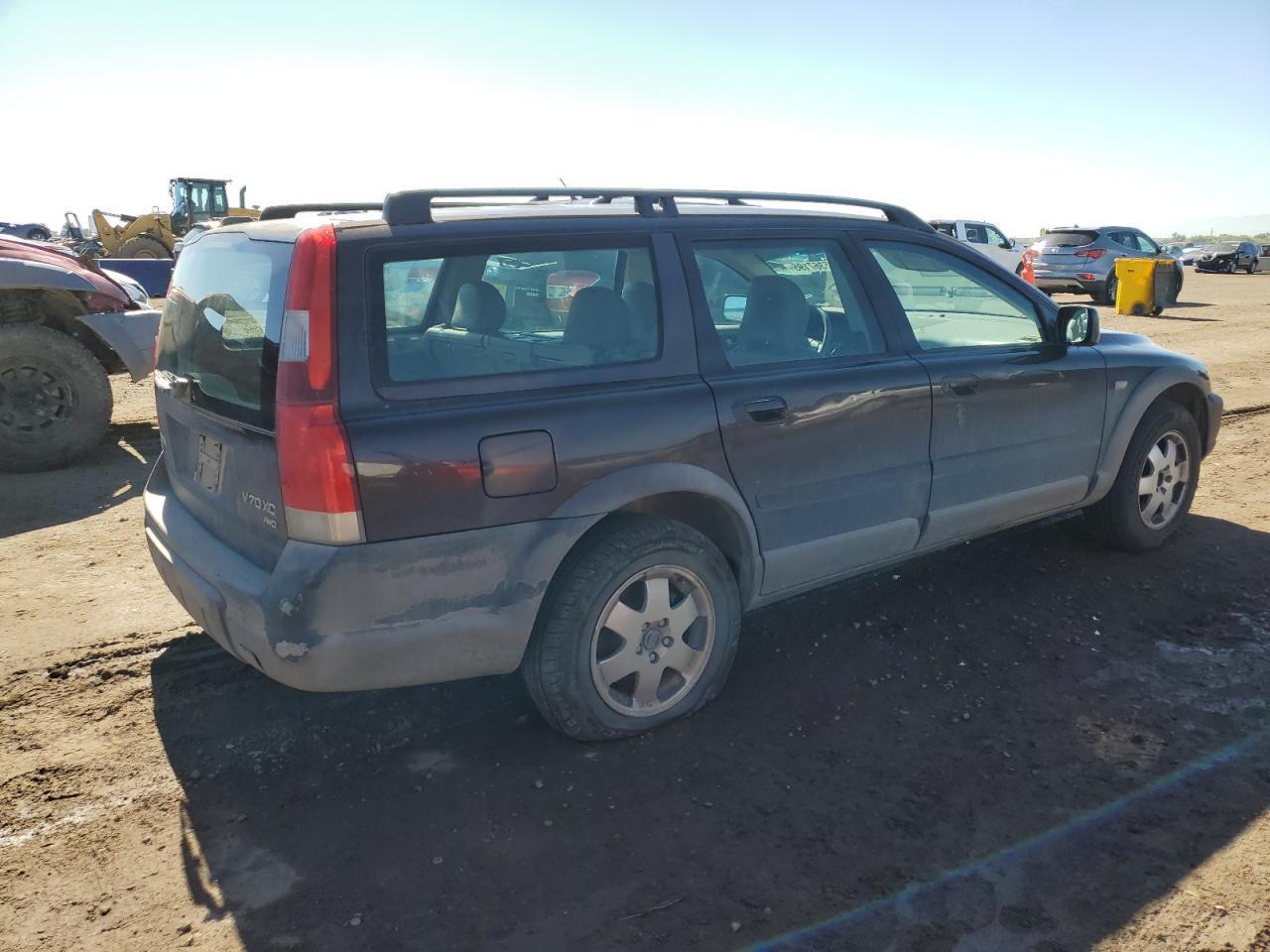 2001 VOLVO V70