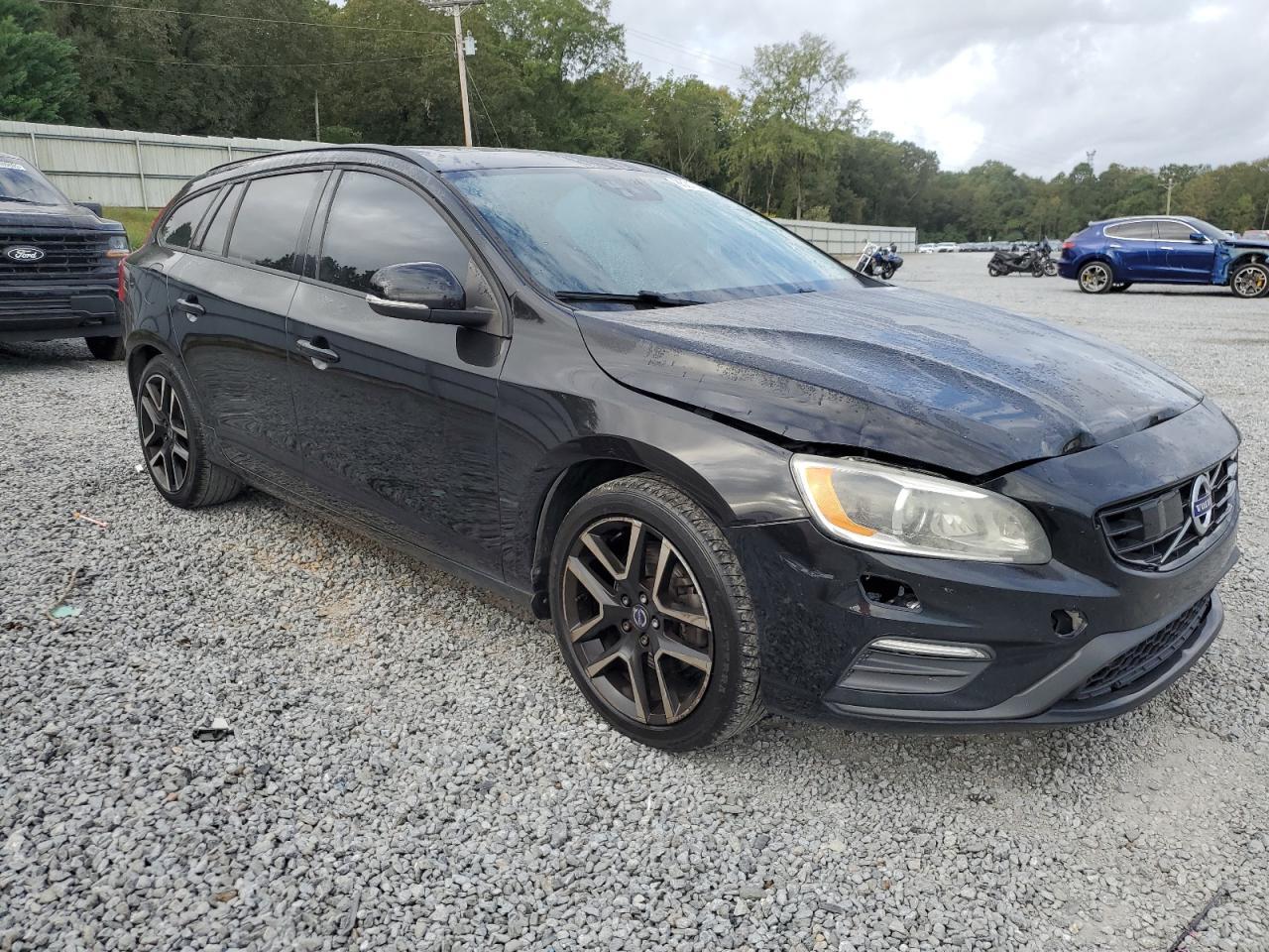 2018 VOLVO V60