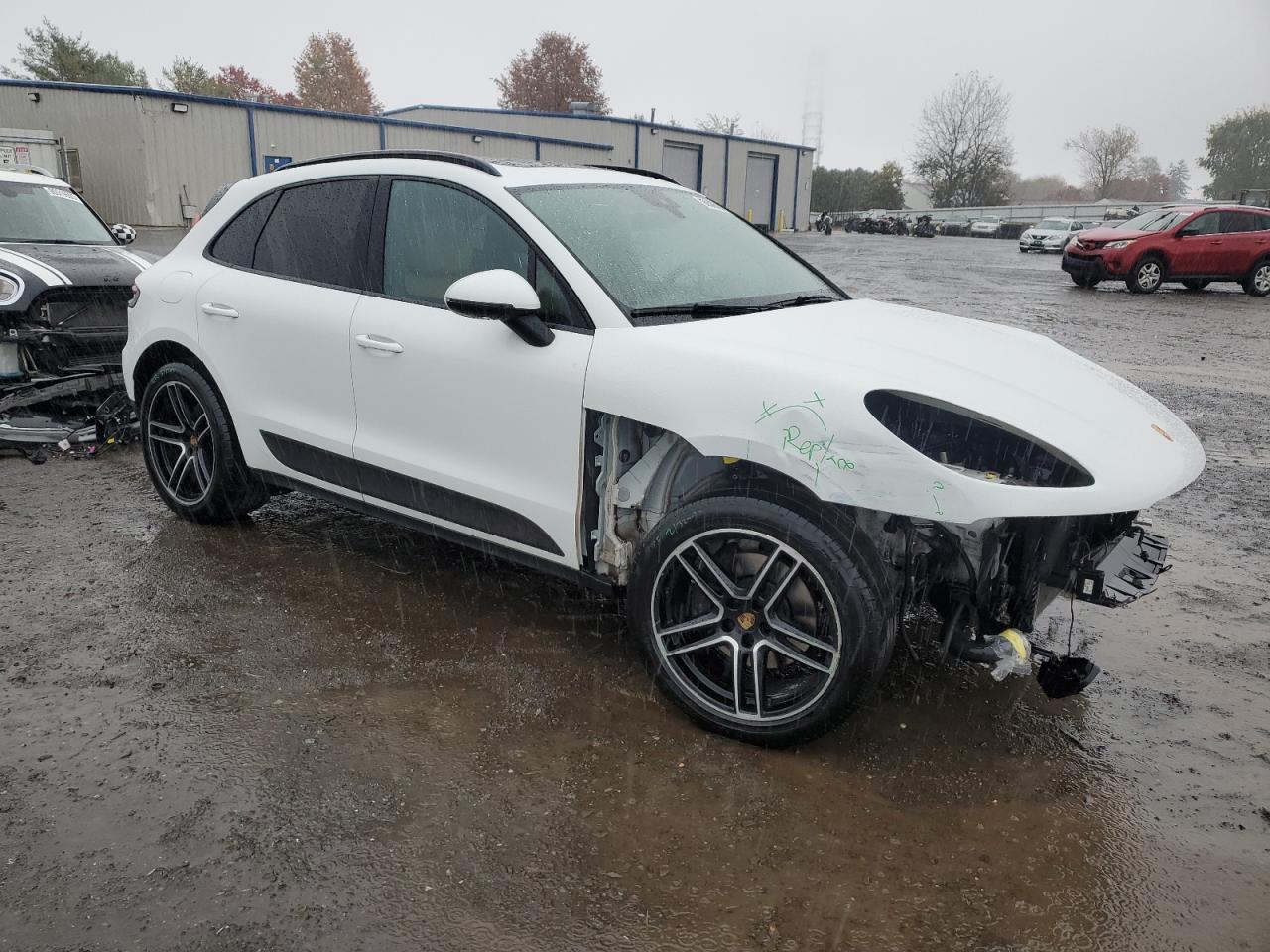 2020 PORSCHE Macan