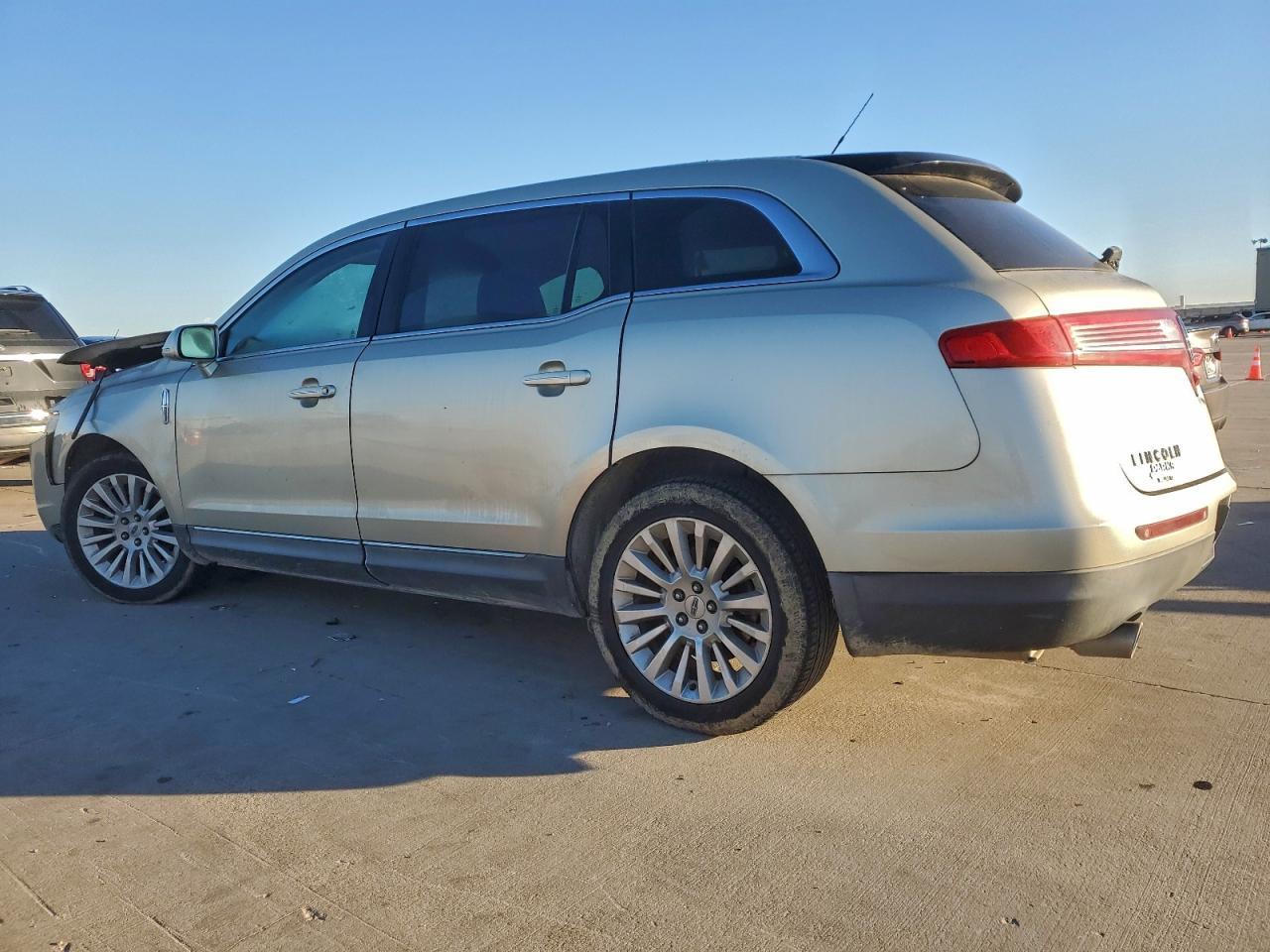 2010 LINCOLN MKT