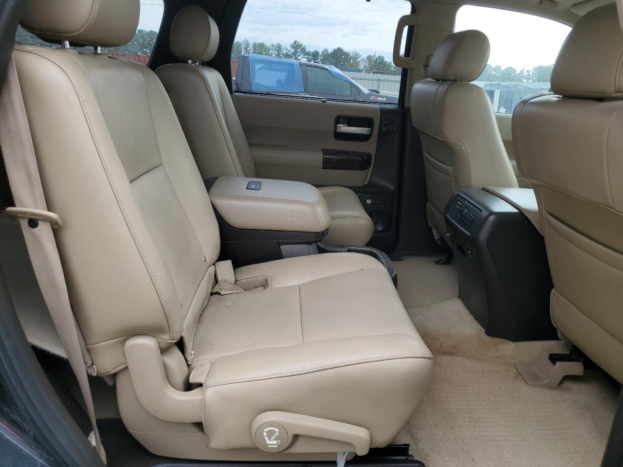 2011 TOYOTA Sequoia