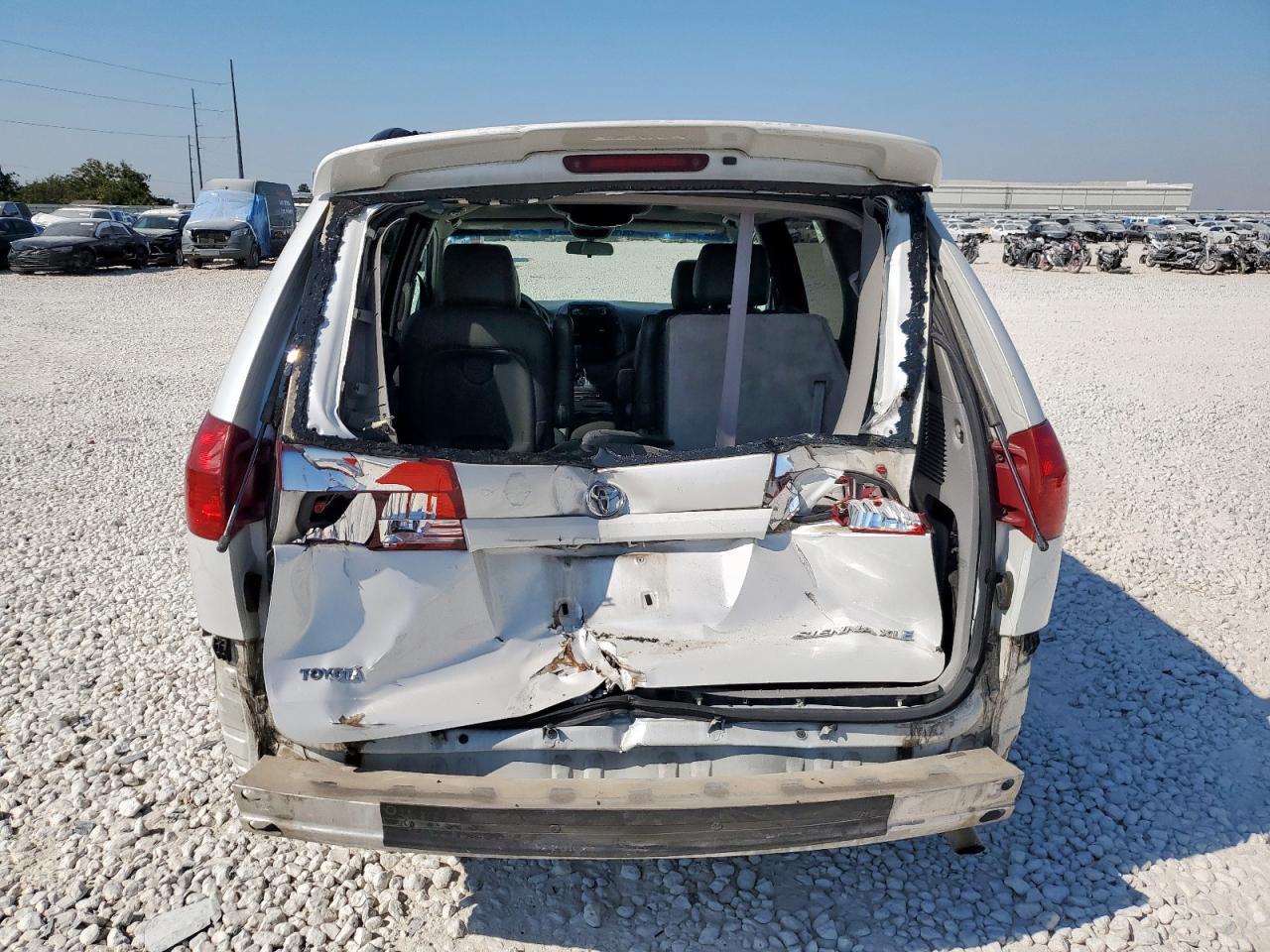 2005 TOYOTA SIENNA