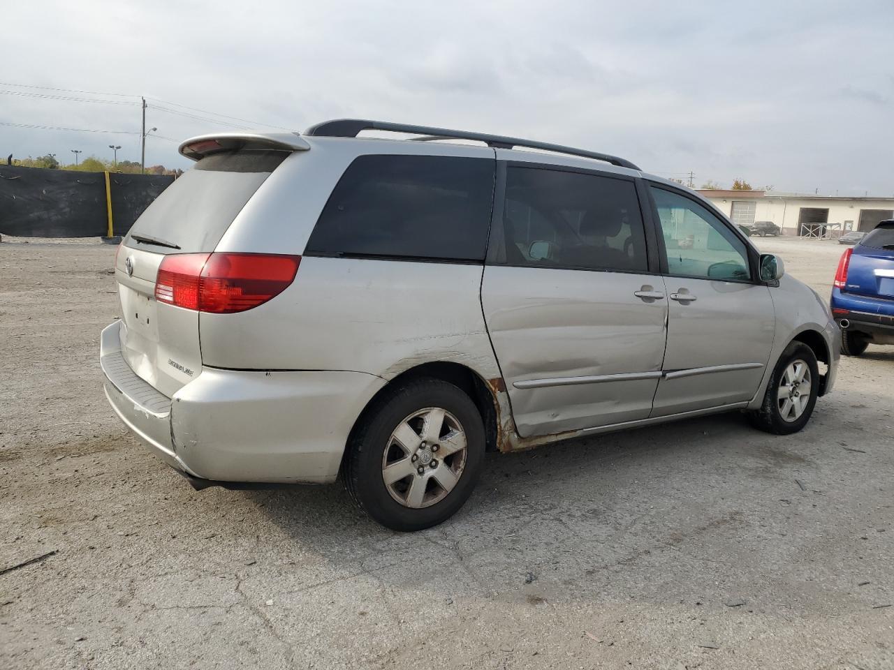 2004 TOYOTA SIENNA