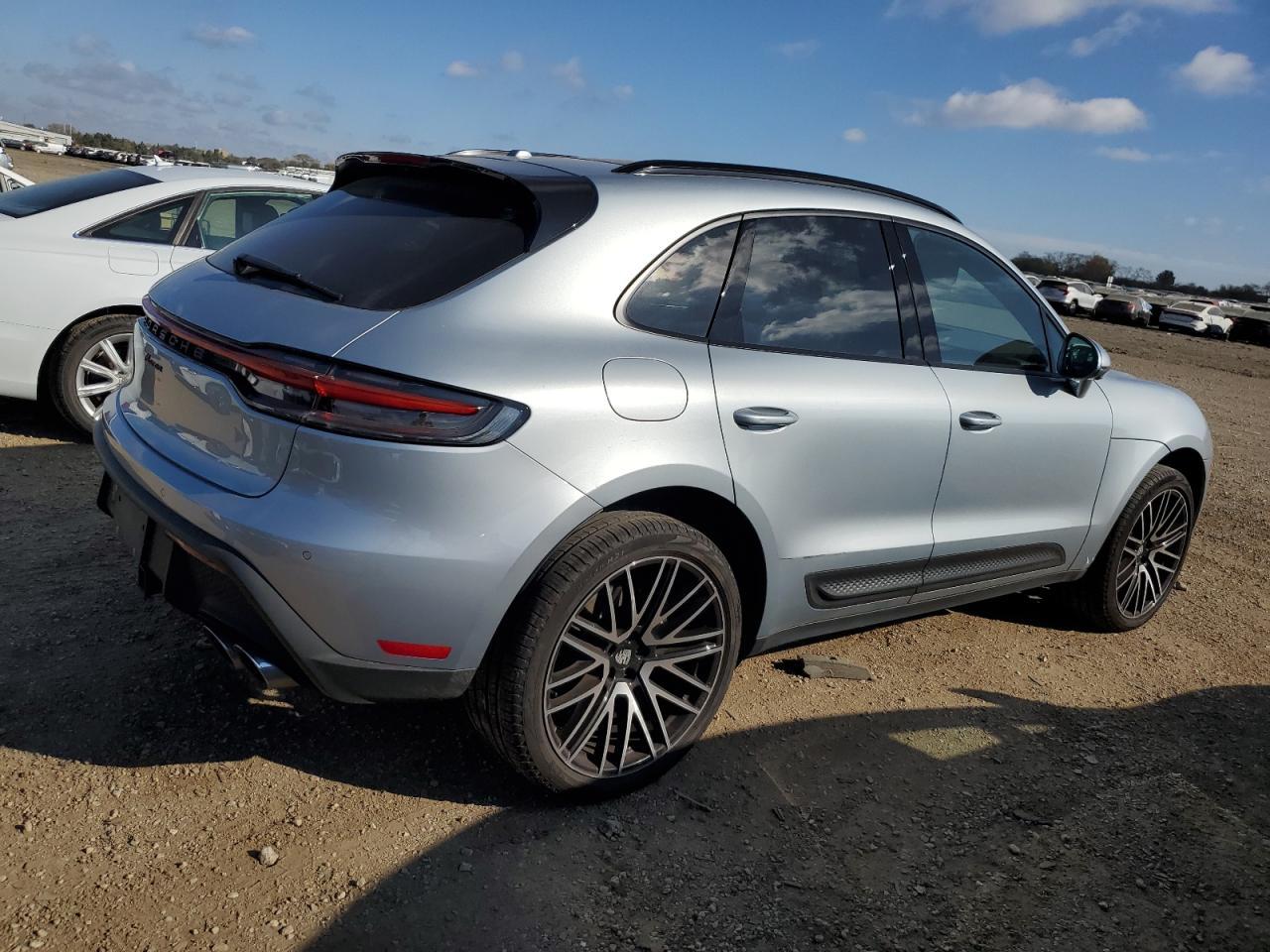 2024 PORSCHE Macan