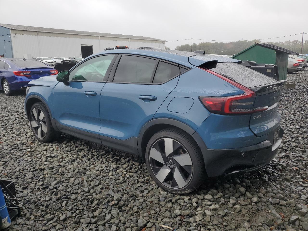2023 VOLVO C40