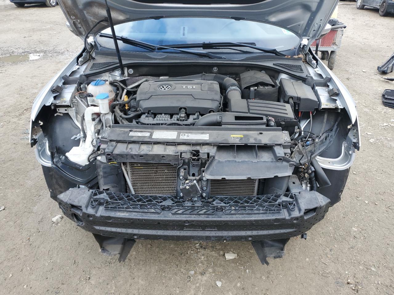 2017 VOLKSWAGEN Passat
