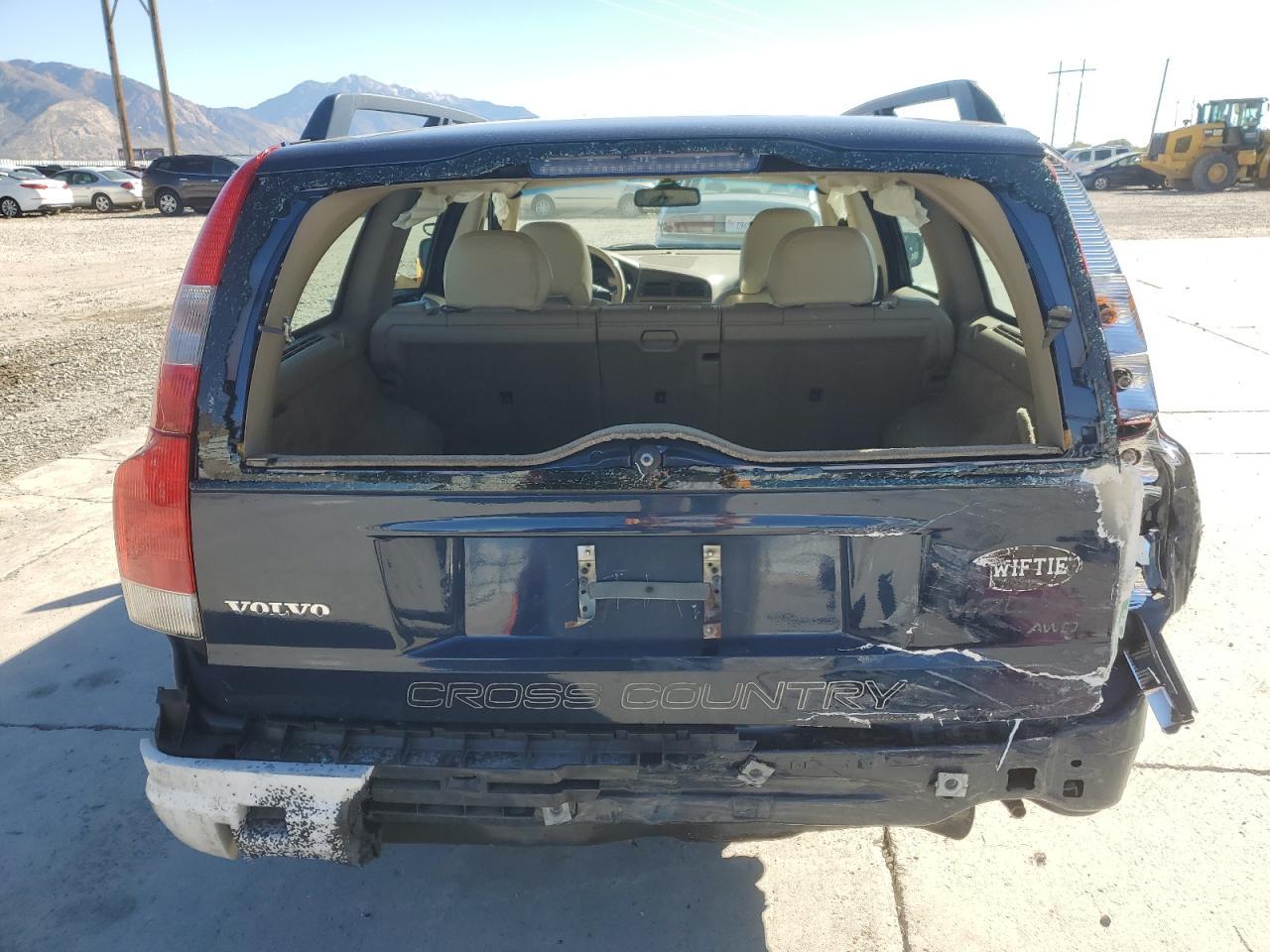 2001 VOLVO V70