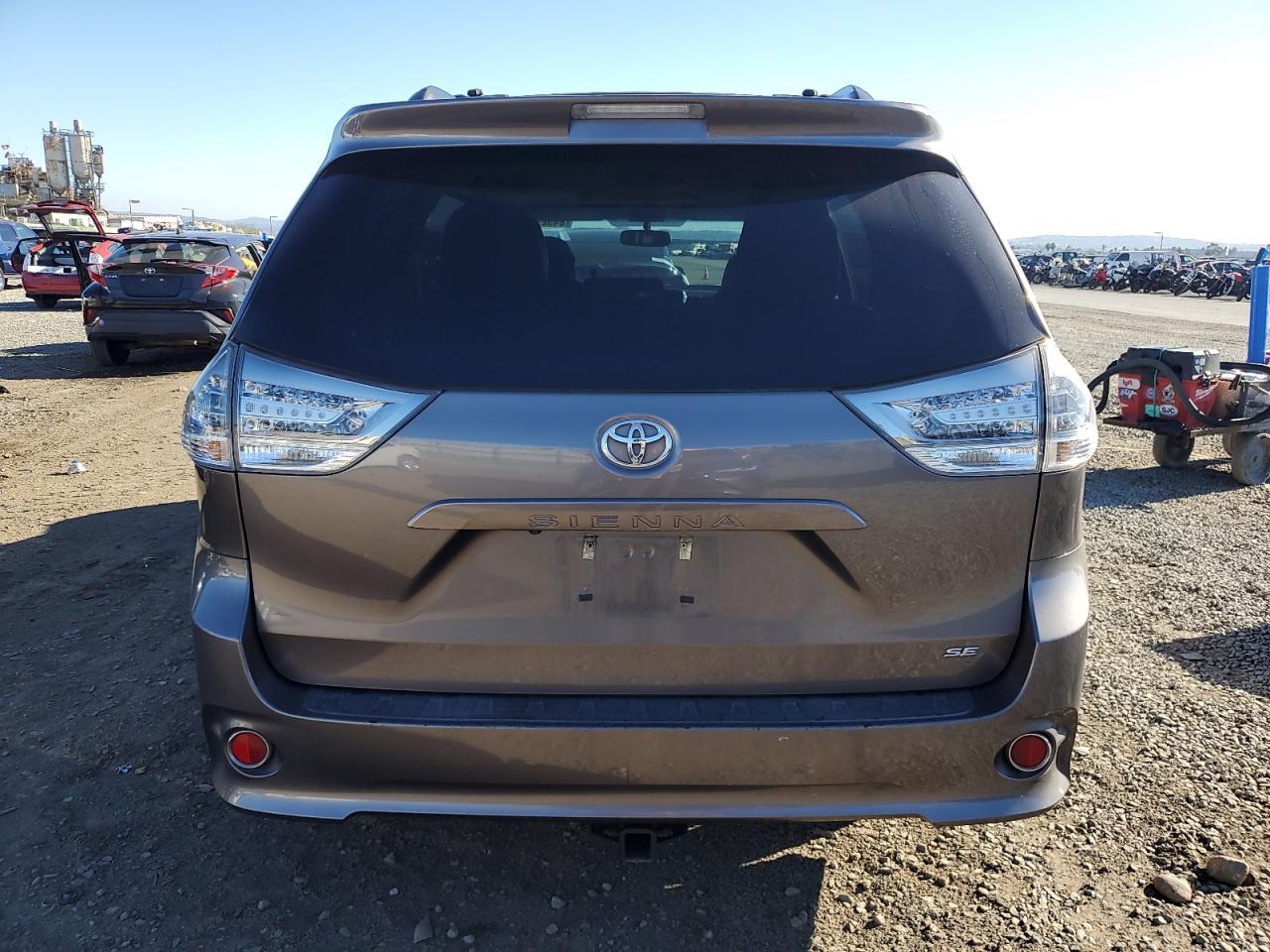2016 TOYOTA SIENNA