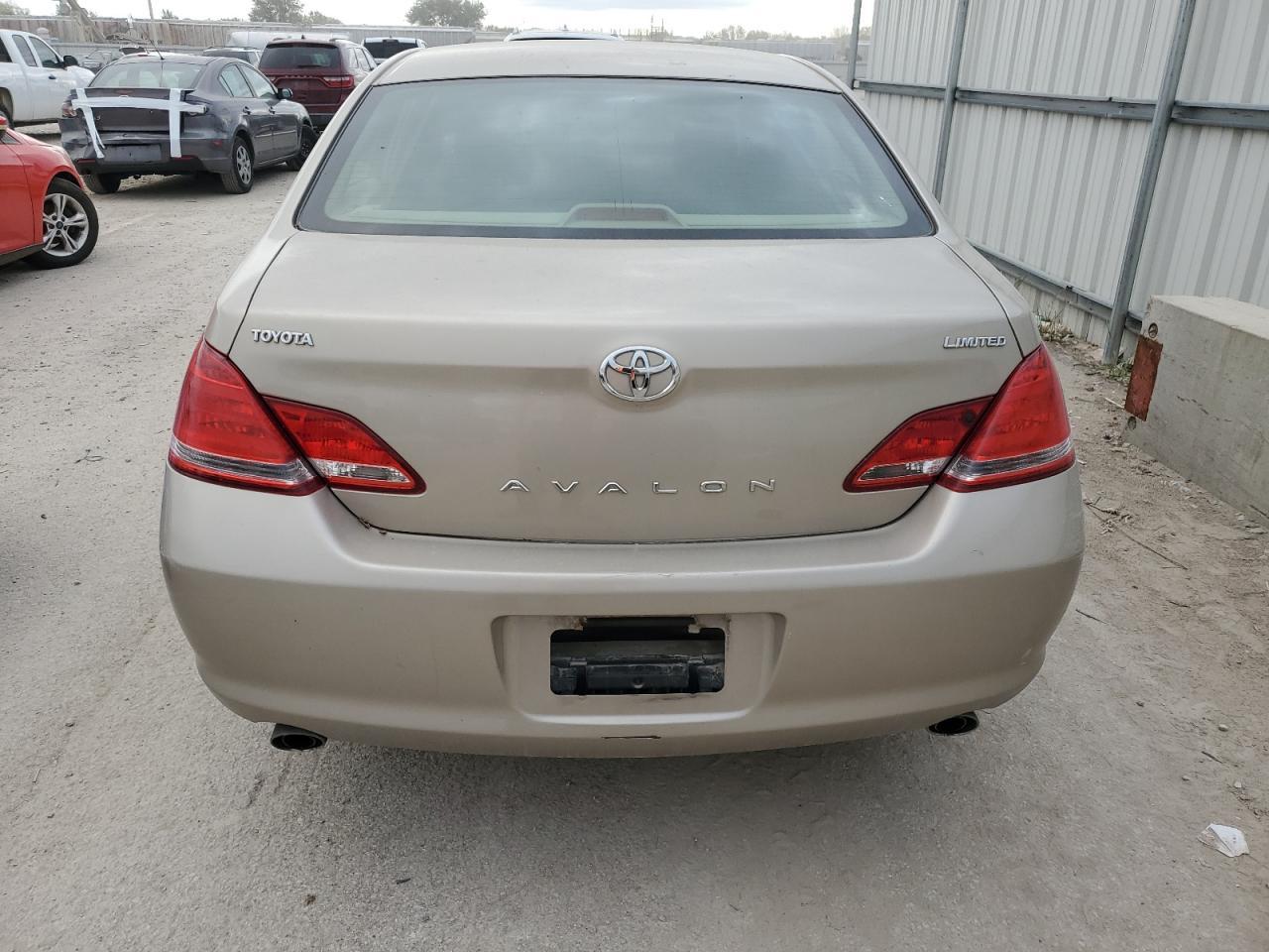 2005 TOYOTA Avalon