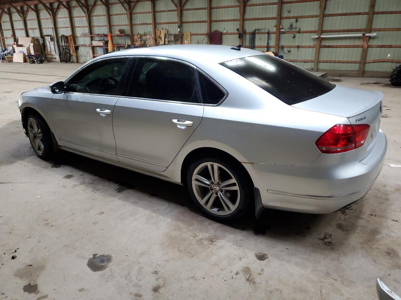 2015 VOLKSWAGEN Passat