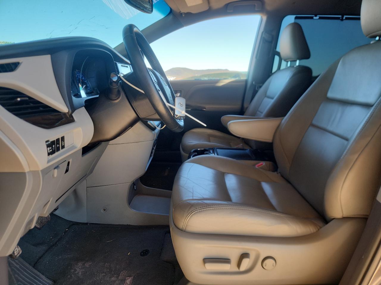 2015 TOYOTA SIENNA