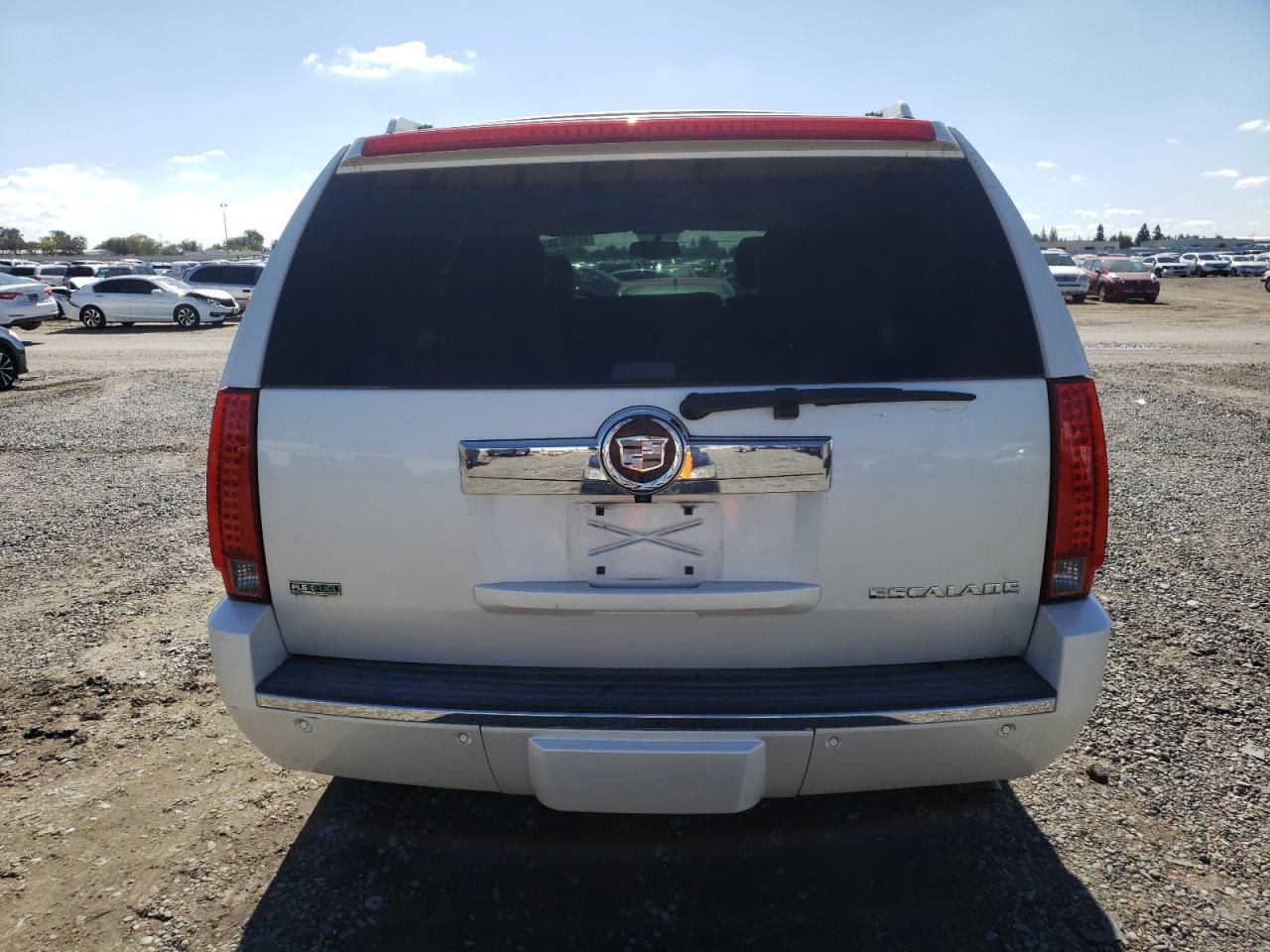 2011 CADILLAC ESCALADE